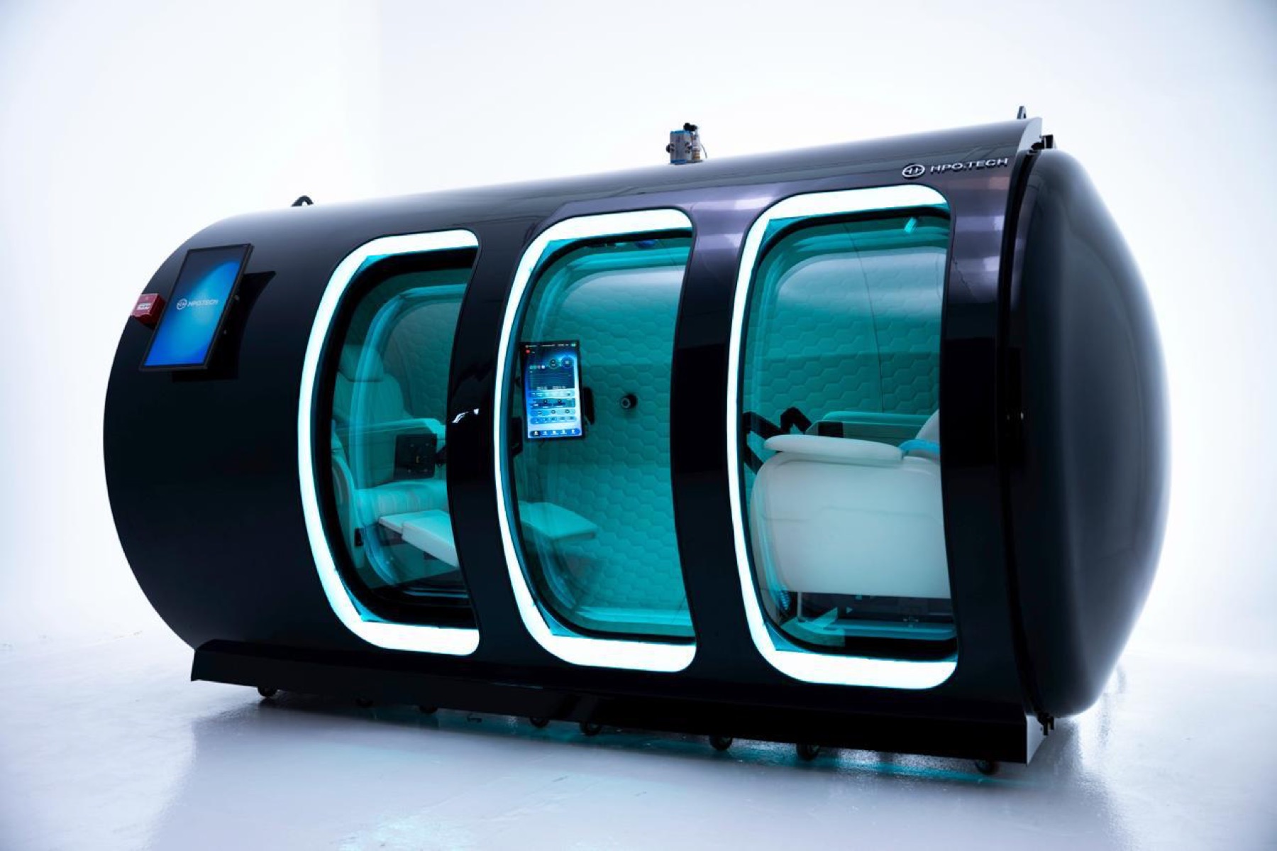 The Four, a four seat multiplace hyperbaric chamber