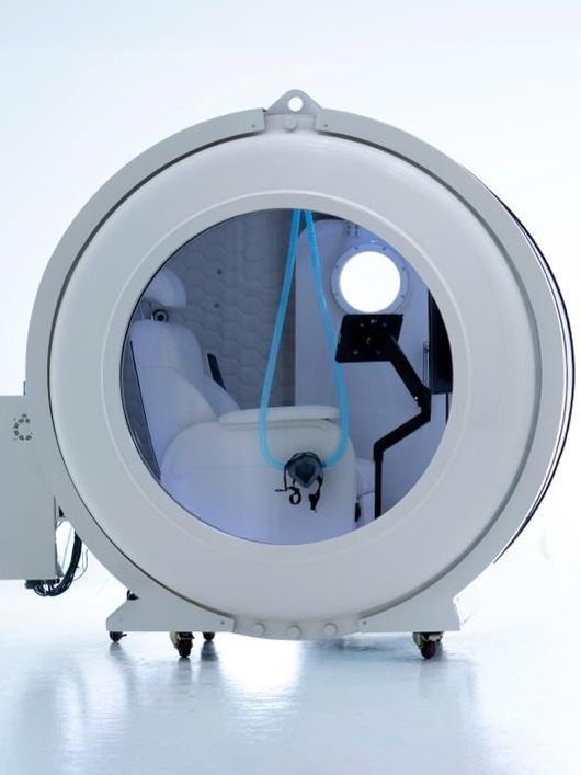 The One, a single seat hyperbaric chamber
